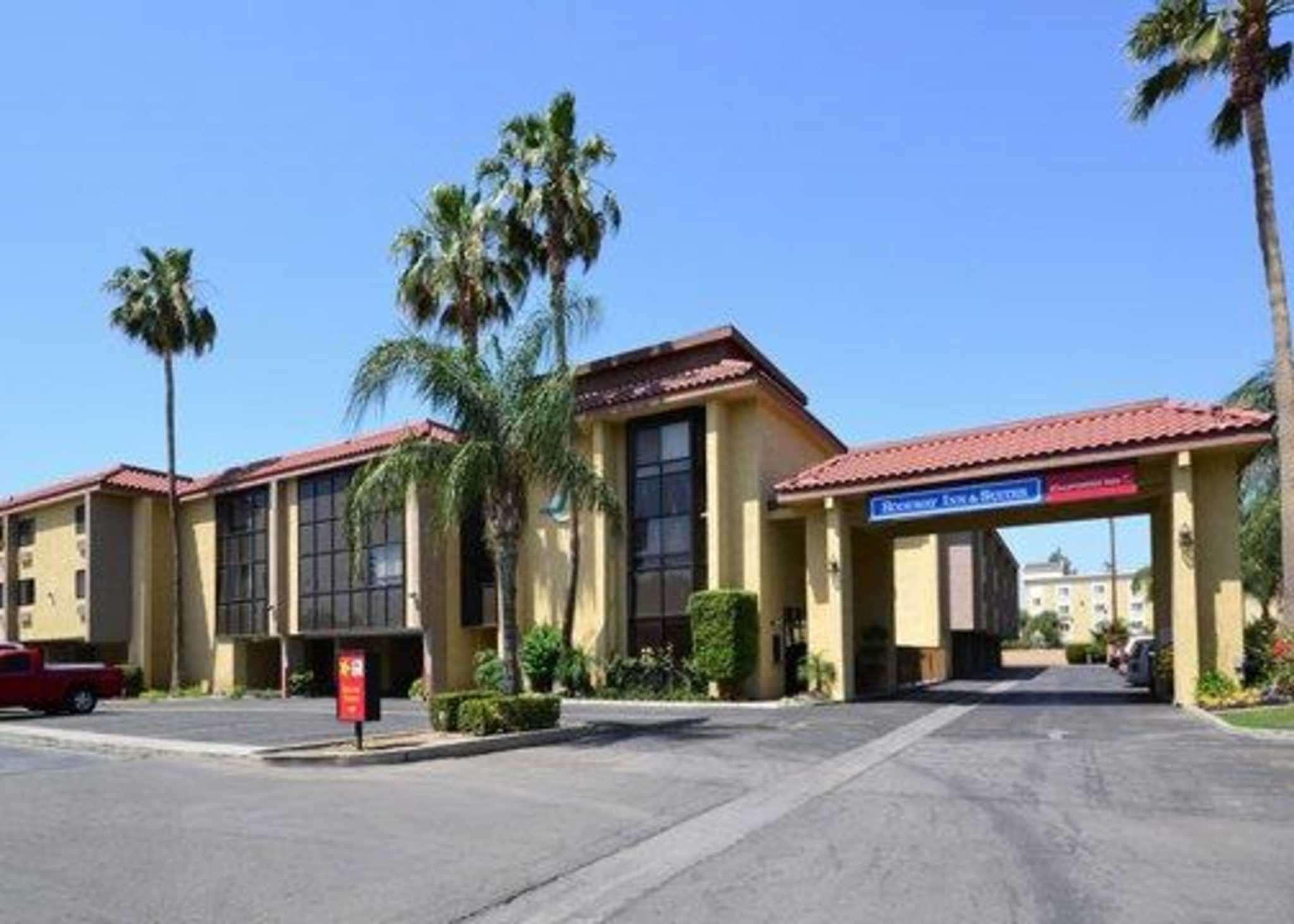 California Inn And Suites Bakersfield Exterior photo